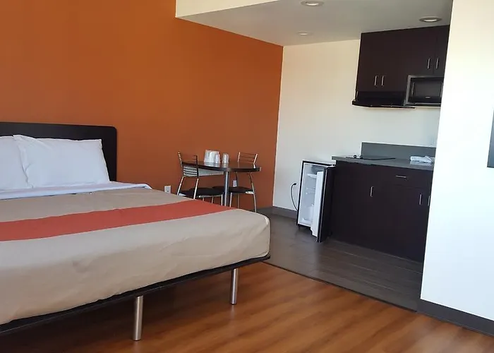 Motel 6 Maple/Main