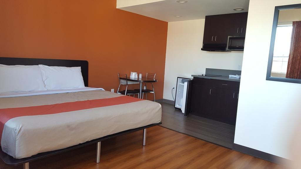 6 Maple/main Motel